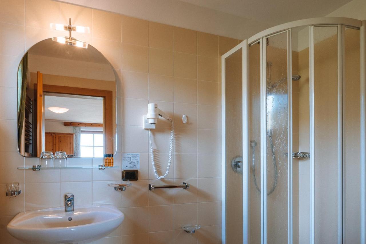 Uetia De Boerz Hotel San Martino in Badia Luaran gambar