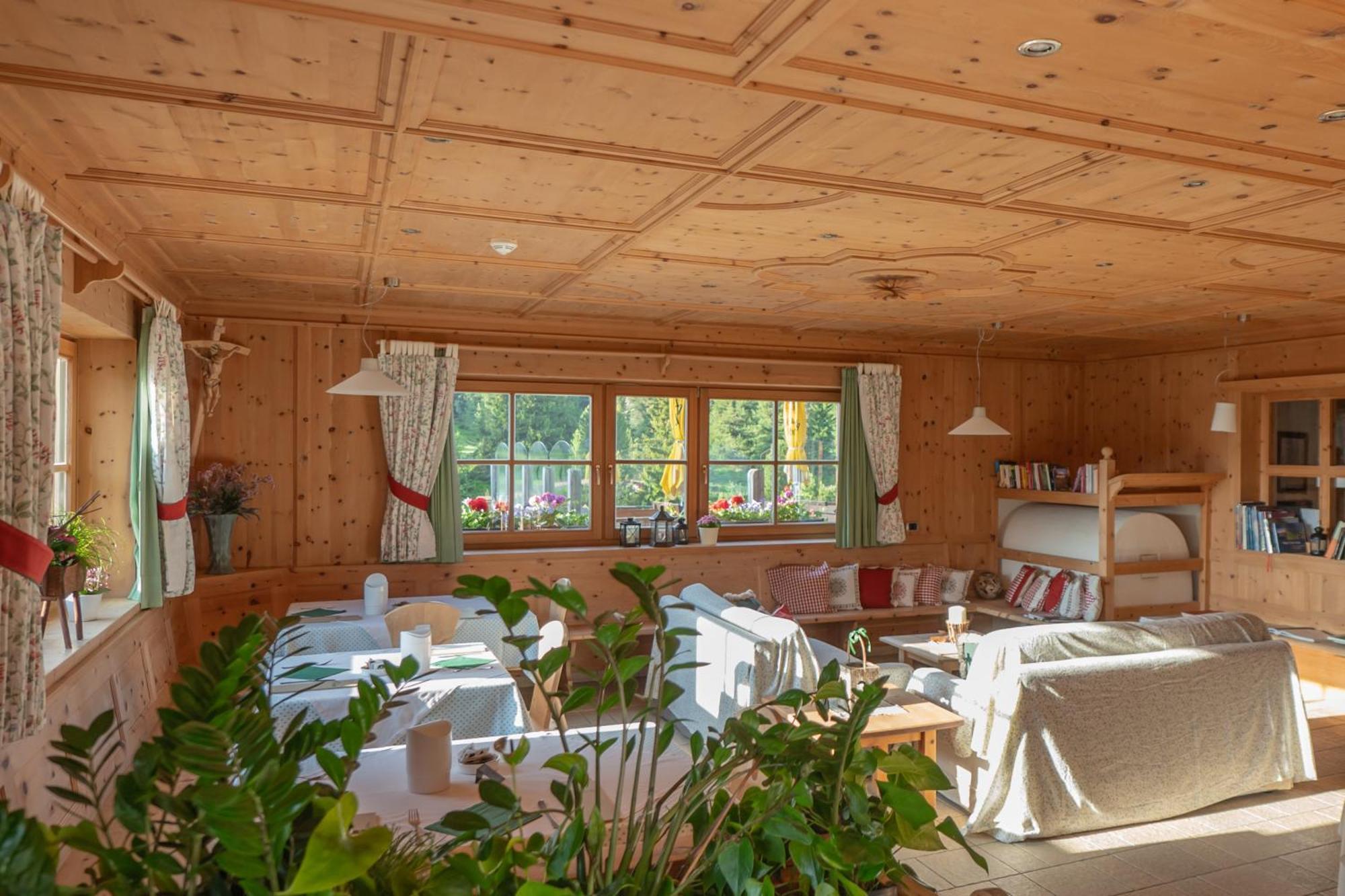 Uetia De Boerz Hotel San Martino in Badia Luaran gambar