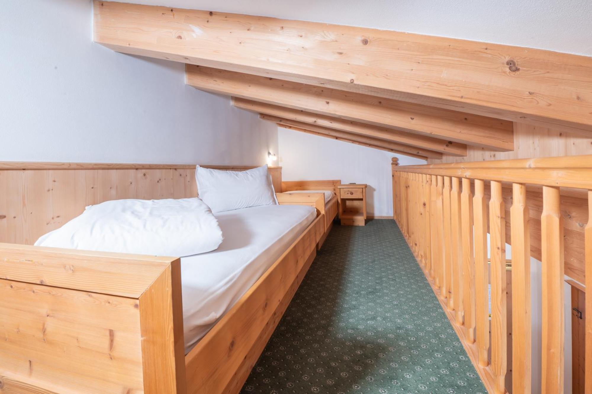 Uetia De Boerz Hotel San Martino in Badia Bilik gambar