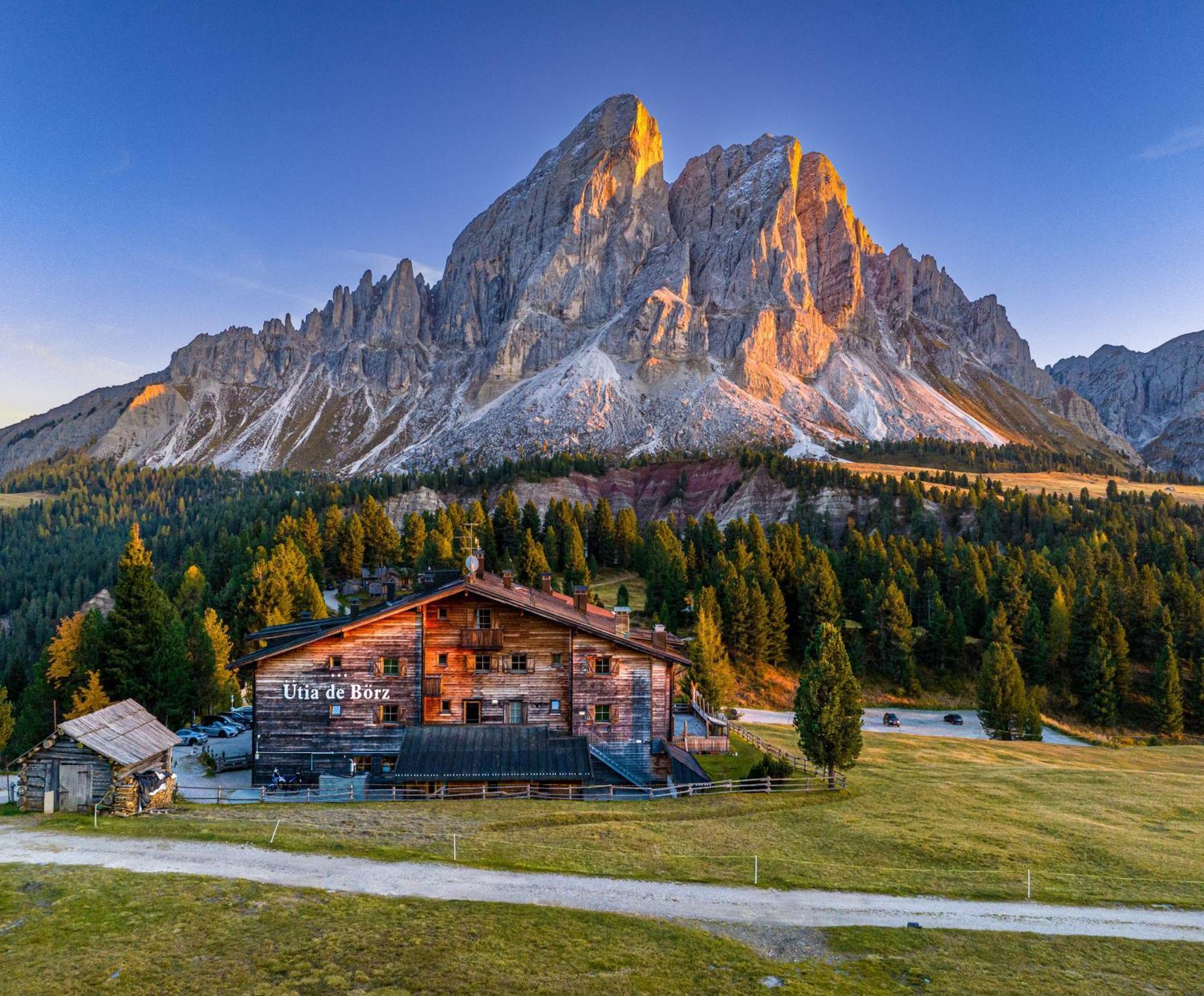 Uetia De Boerz Hotel San Martino in Badia Luaran gambar