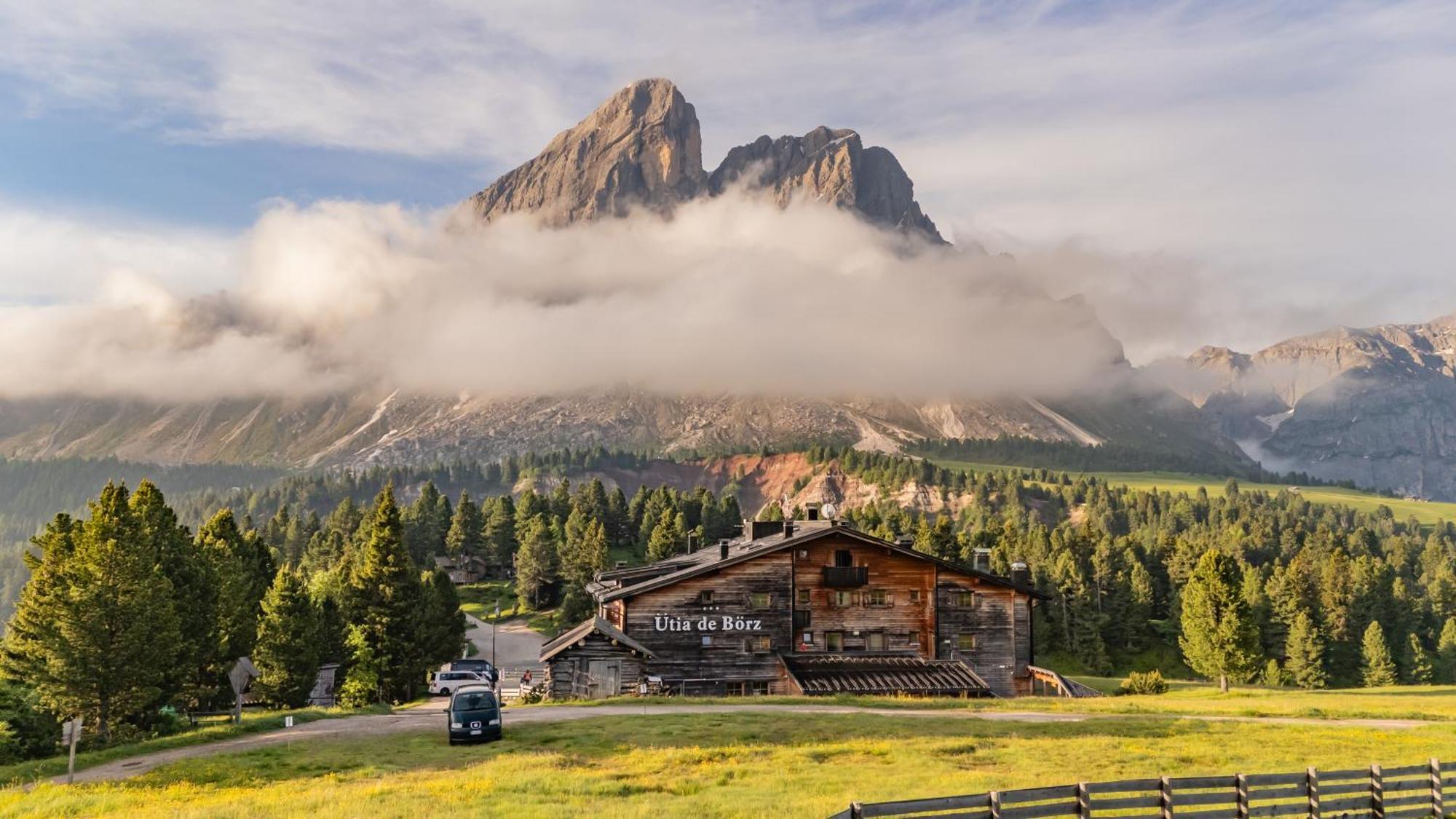 Uetia De Boerz Hotel San Martino in Badia Luaran gambar