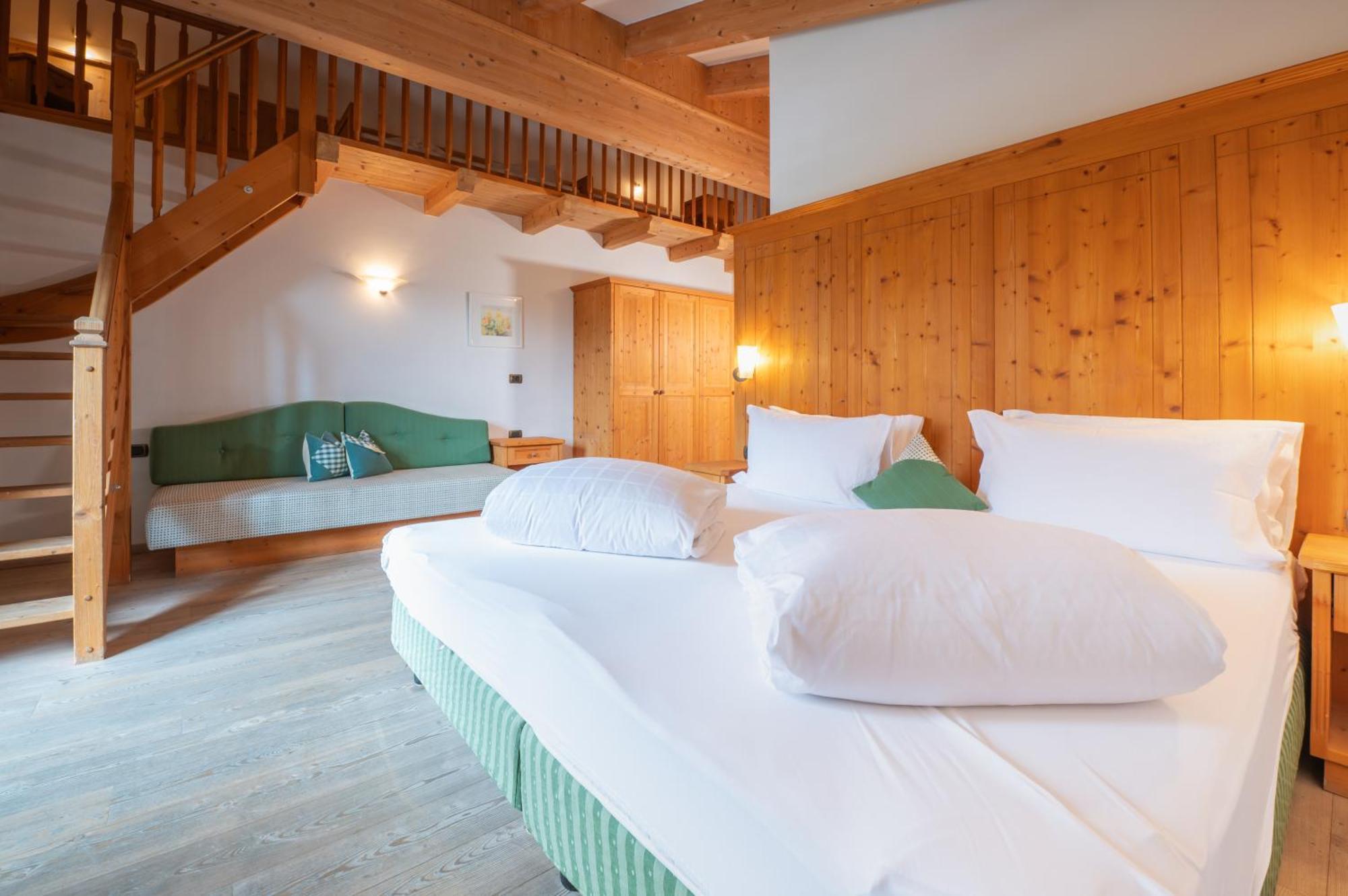 Uetia De Boerz Hotel San Martino in Badia Luaran gambar